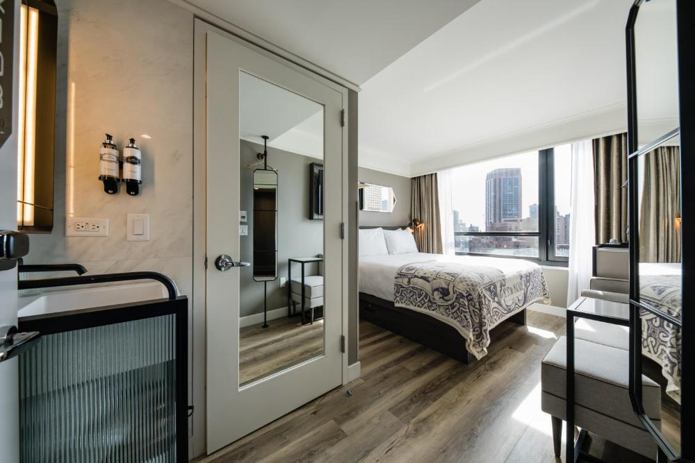 Superior Room with City View interior